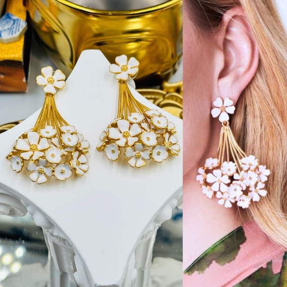 Oscar de la Renta Jewelry - 🆕 OSCAR DE LA RENTA 🧿 NWOT Gold & White Floral Bouquet Drape Dangling Earrings